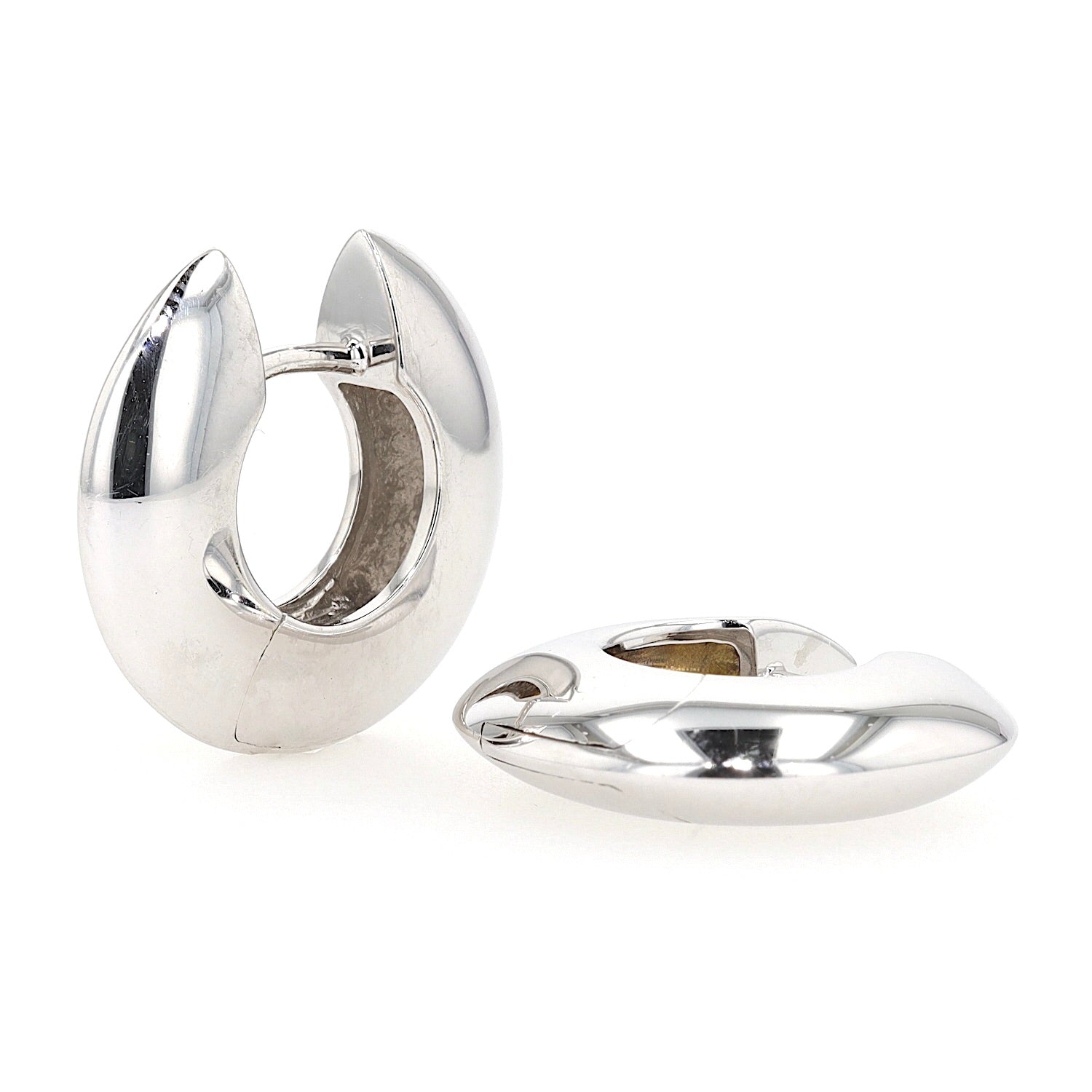 1 pair of hoop earrings in 585 white gold, upright and horizontal, turned to the left