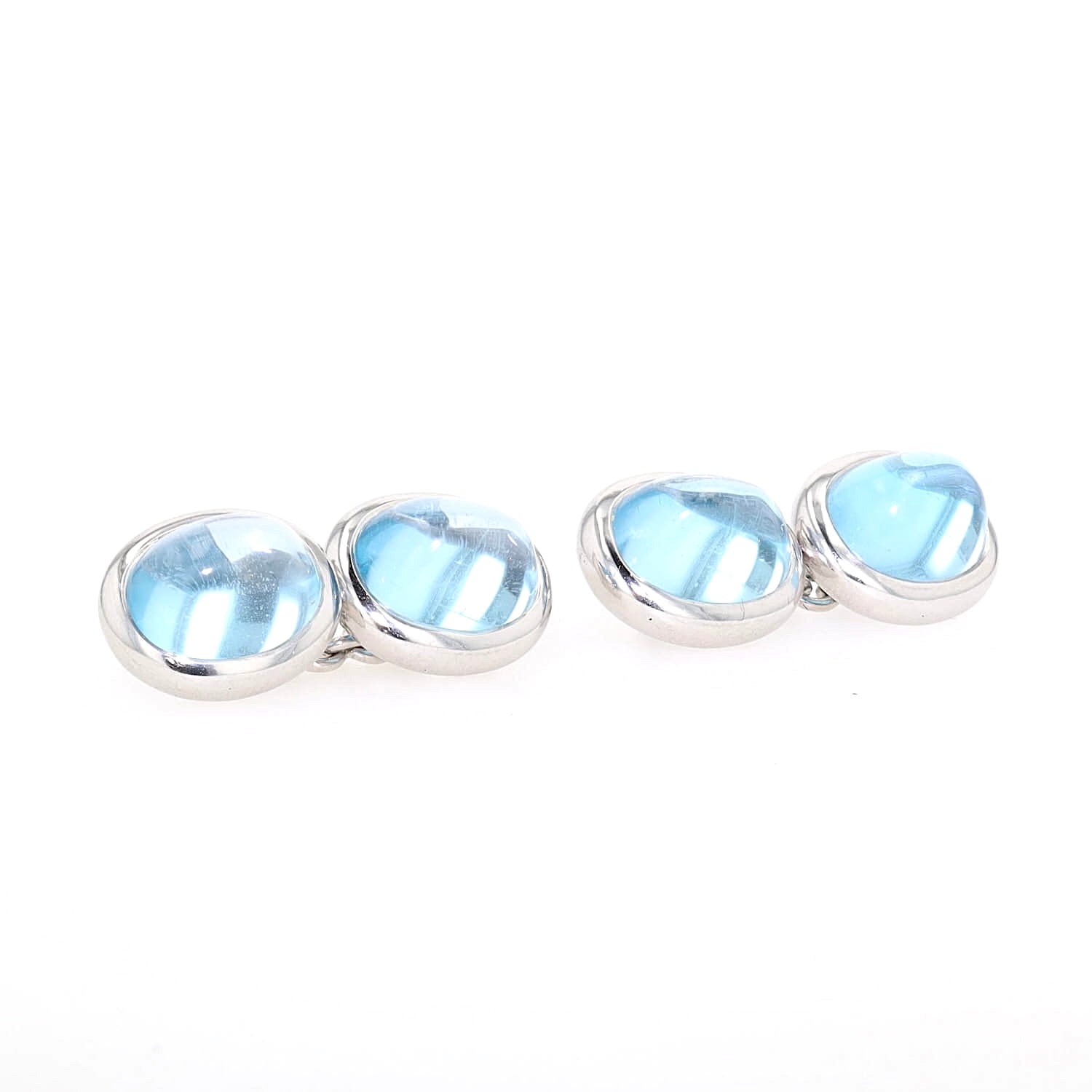 Cufflinks in 750 white gold with cabochon-cut blue topazes, turned horizontally to the right