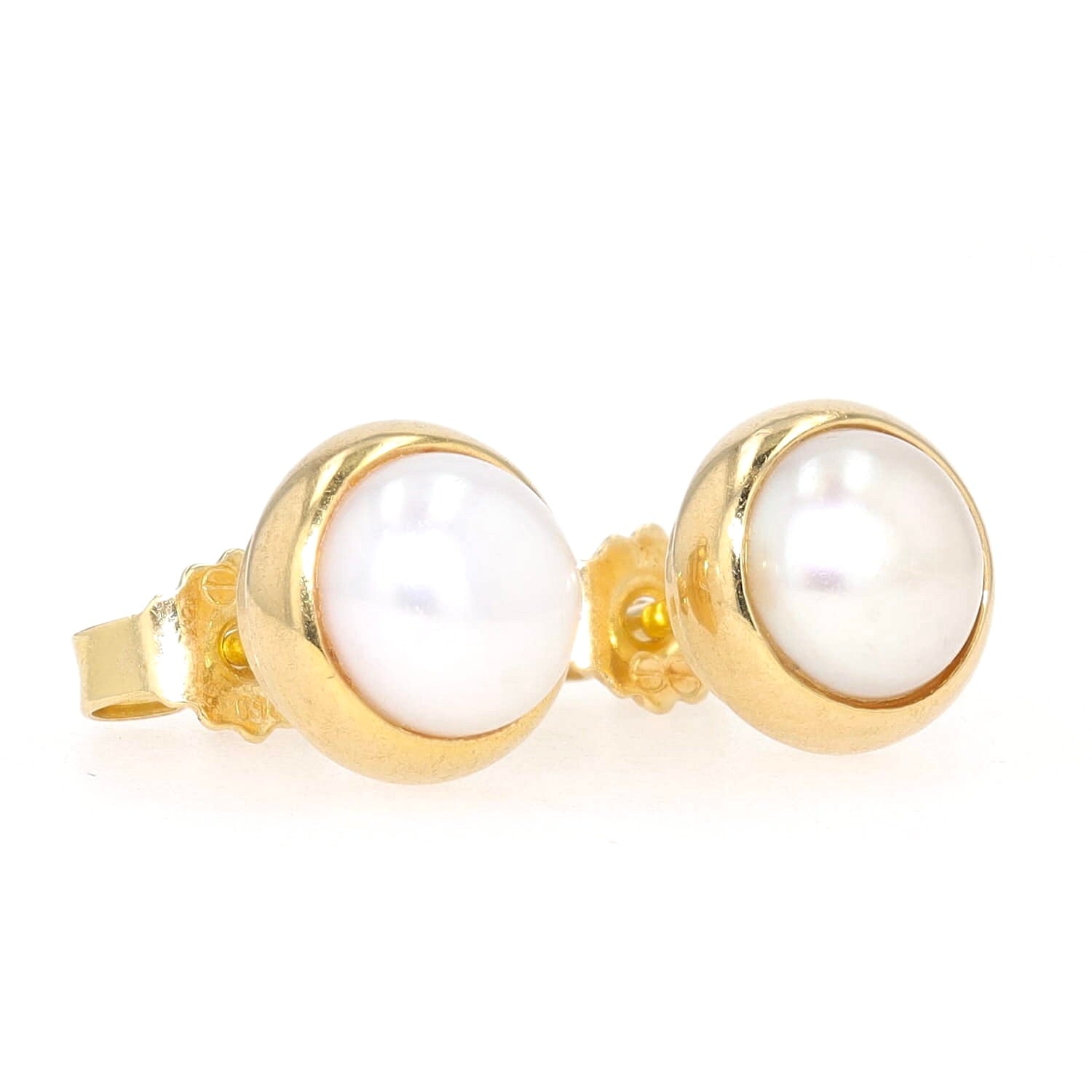 Pair of ear studs by Ehinger Schwarz in 750 yellow gold, each with a cultured pearl, turned horizontally to the right