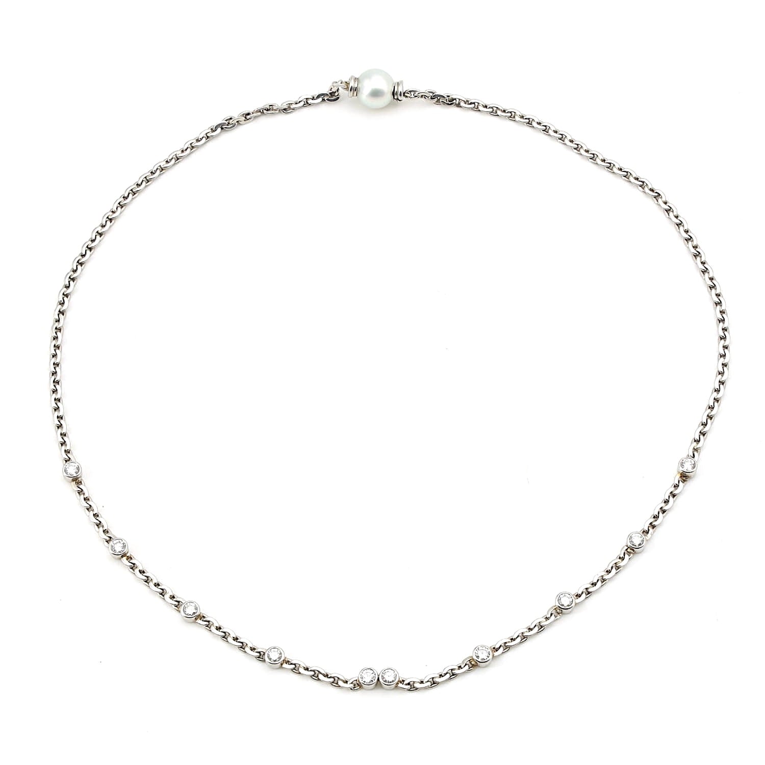 Necklace in 950 platinum with approx. 1 ct brilliants and a cultured pearl, horizontal top view