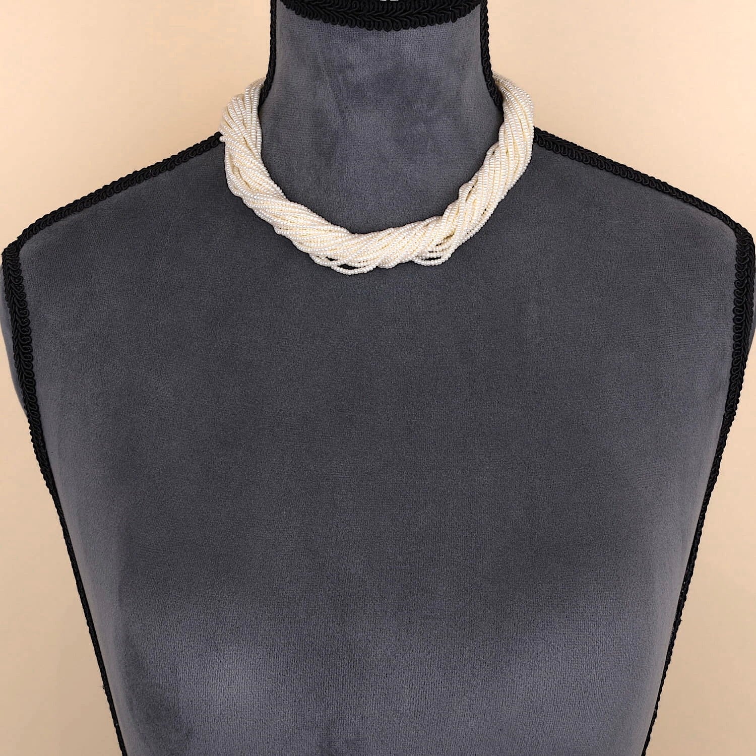 Necklace with a total of 22 rows of small cultured pearls and a lock in 750 white gold, on the bust