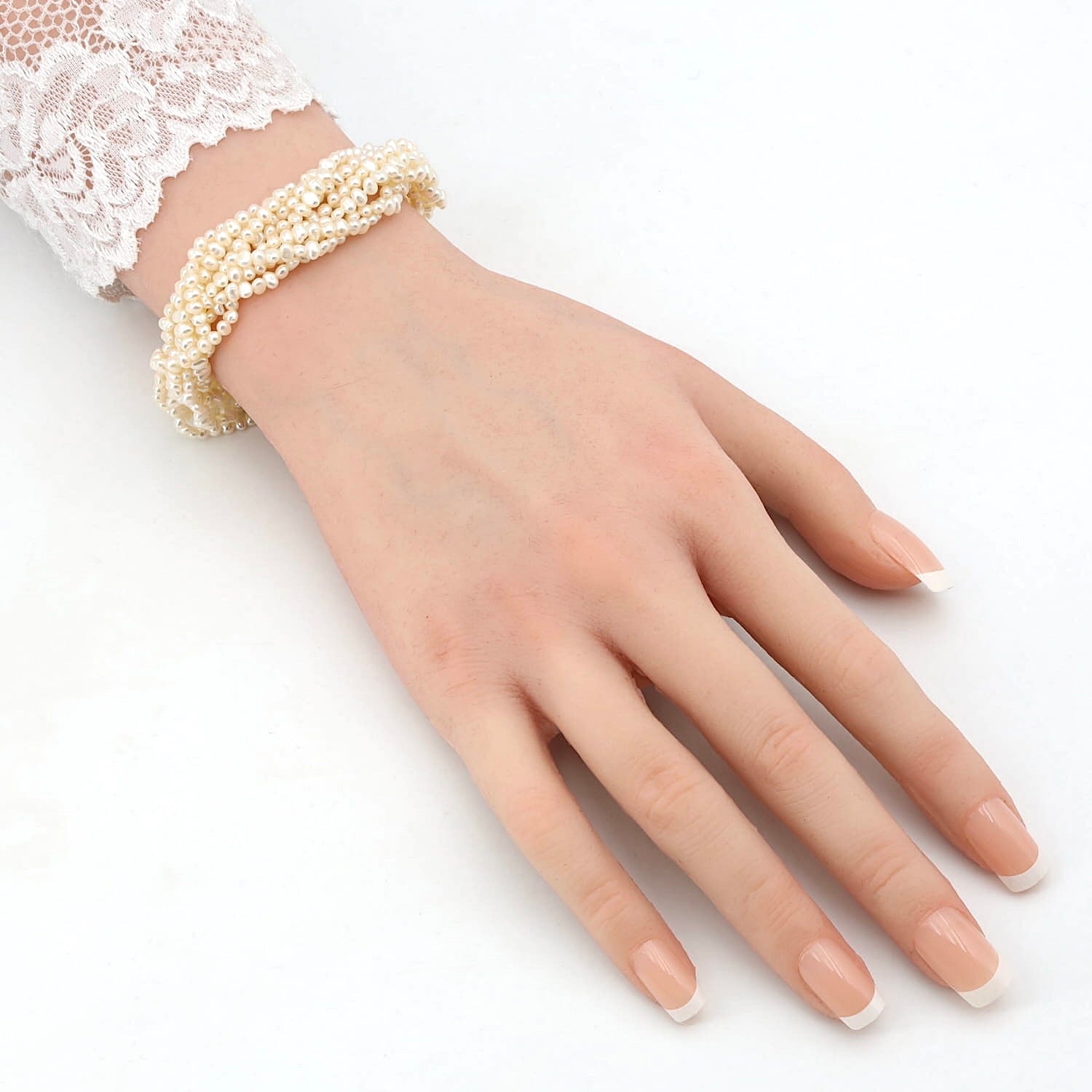 Bracelet with 8 intertwined rows of cultured pearls and a silver lock, on the arm