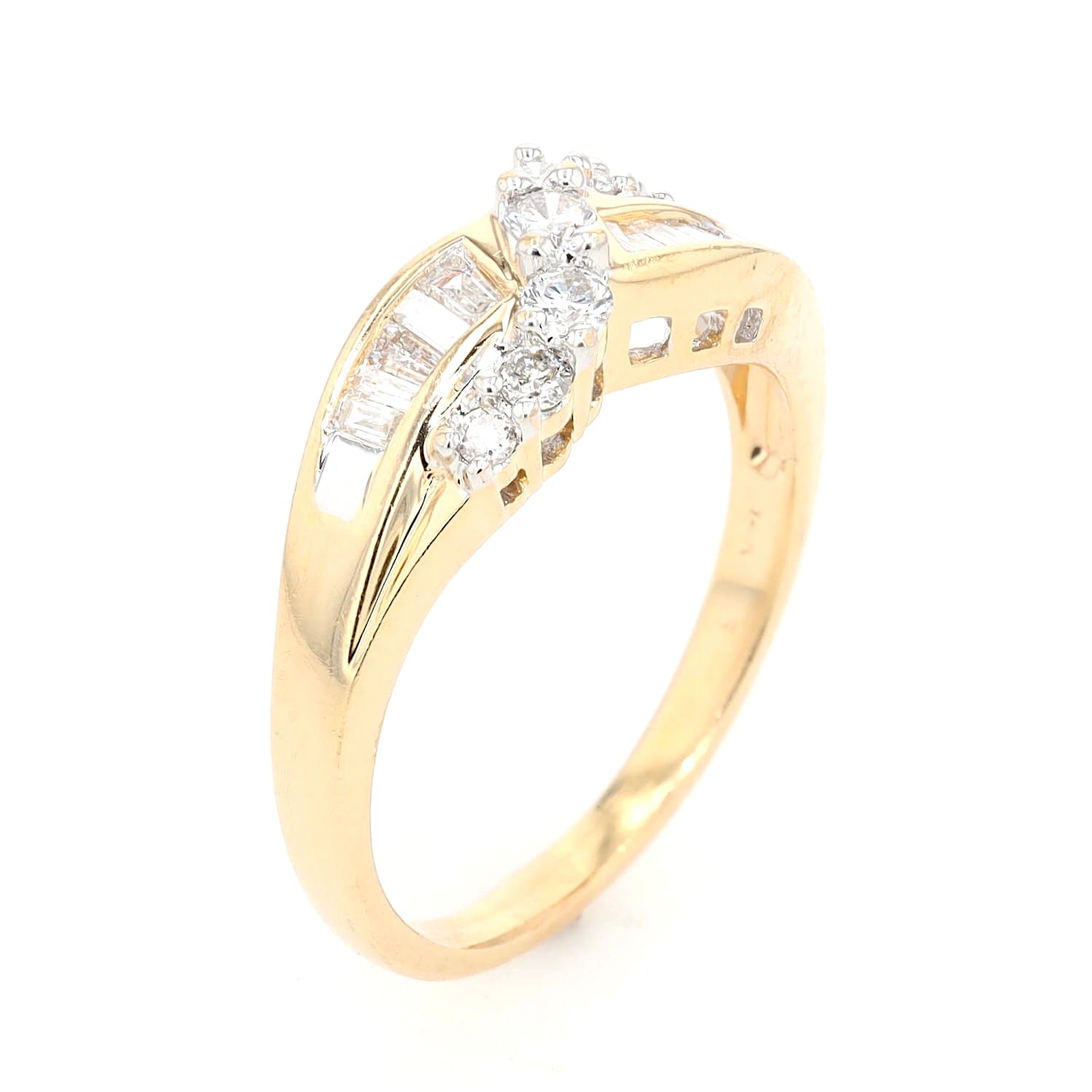 Ring in 585 yellow gold with approx. 0.45 ct brilliants and diamonds, standing