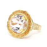 Ring in 585 yellow gold with a large morganite, turned horizontally to the left