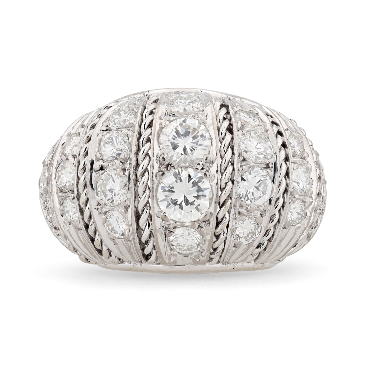 Ring in 585 white gold with brilliants and diamonds, lying frontally