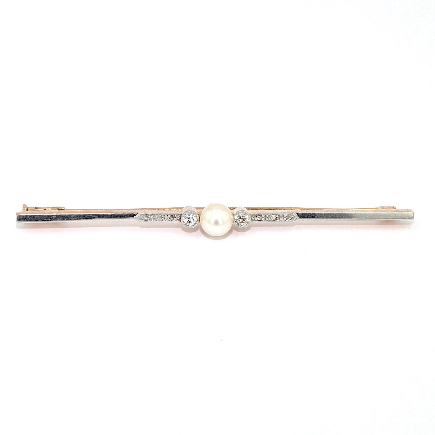 Pin in 585 rose gold, platinum-plated with cultured pearl and diamonds, lying frontally