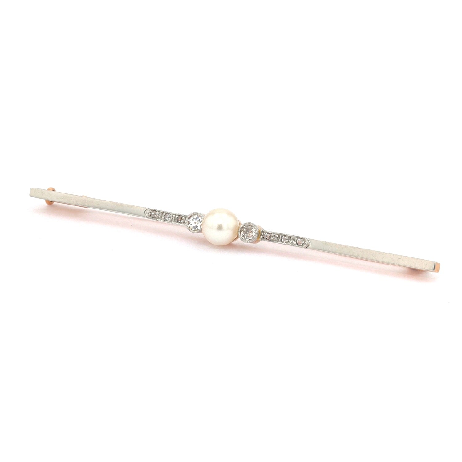 Pin in 585 rose gold, platinum-plated with cultured pearl and diamonds, turned horizontally to the left