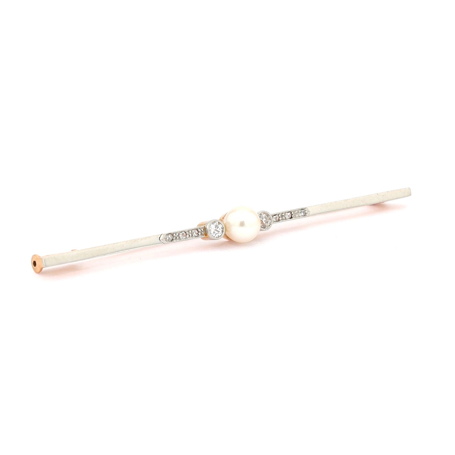 Pin in 585 rose gold, platinum-plated with cultured pearl and diamonds, turned horizontally to the right