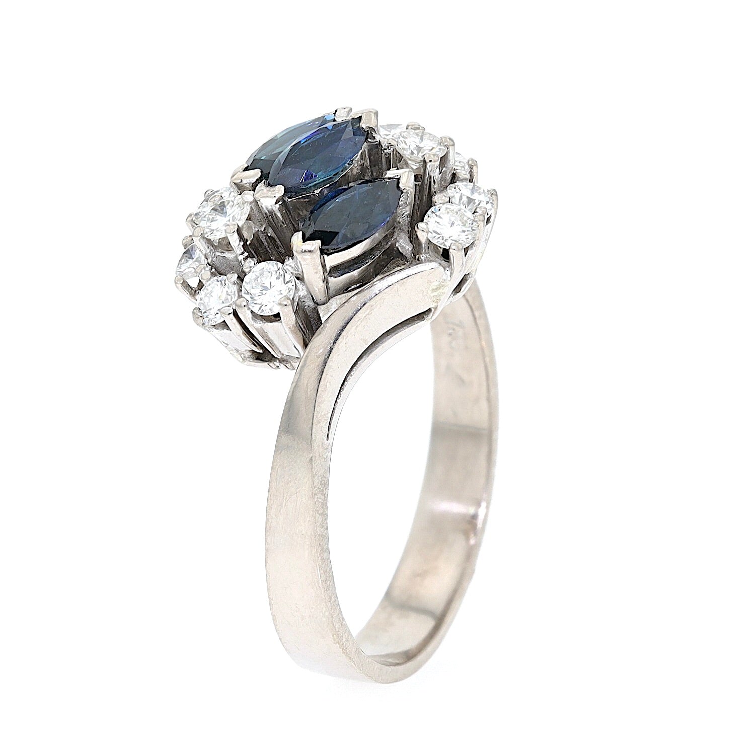 Ring in 750 white gold with sapphires and brilliants, standing