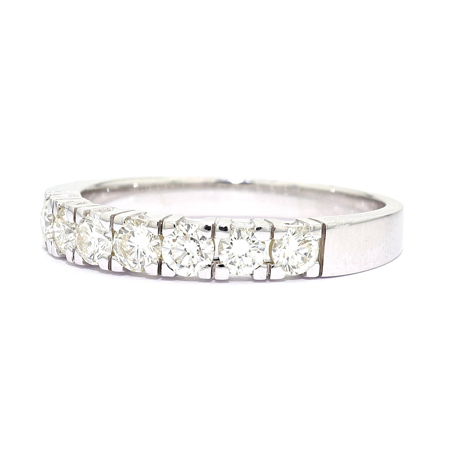 Ring in 585 white gold with brilliants, total approx. 1 ct, turned horizontally to the left