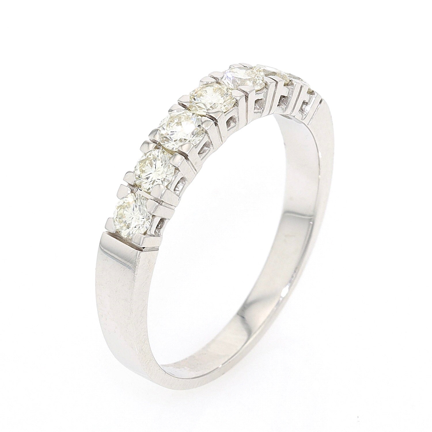 Ring in 585 white gold with brilliants, total approx. 1 ct, upright