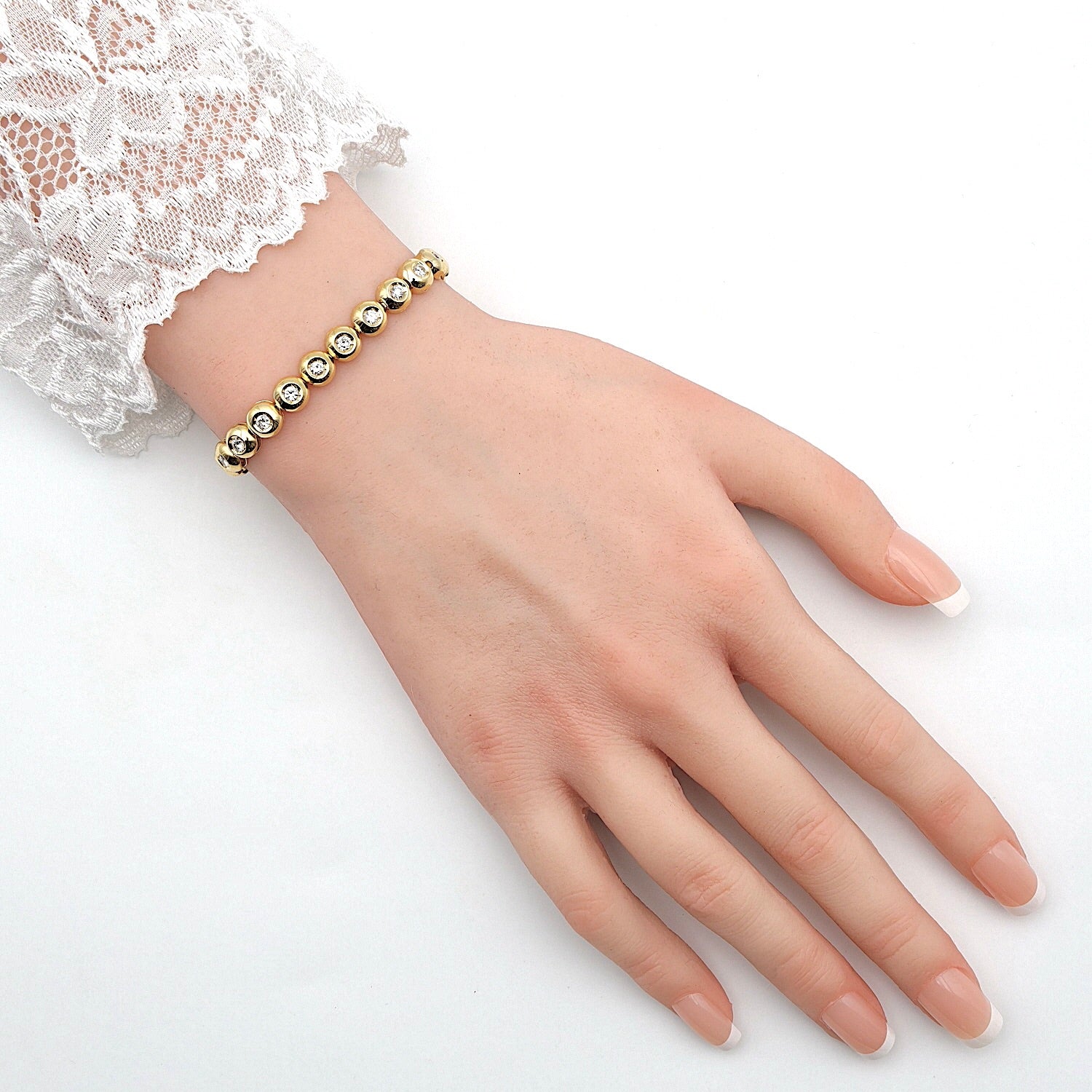 Bracelet in 750 yellow gold with a total of. approx. 1.75 ct, on the arm