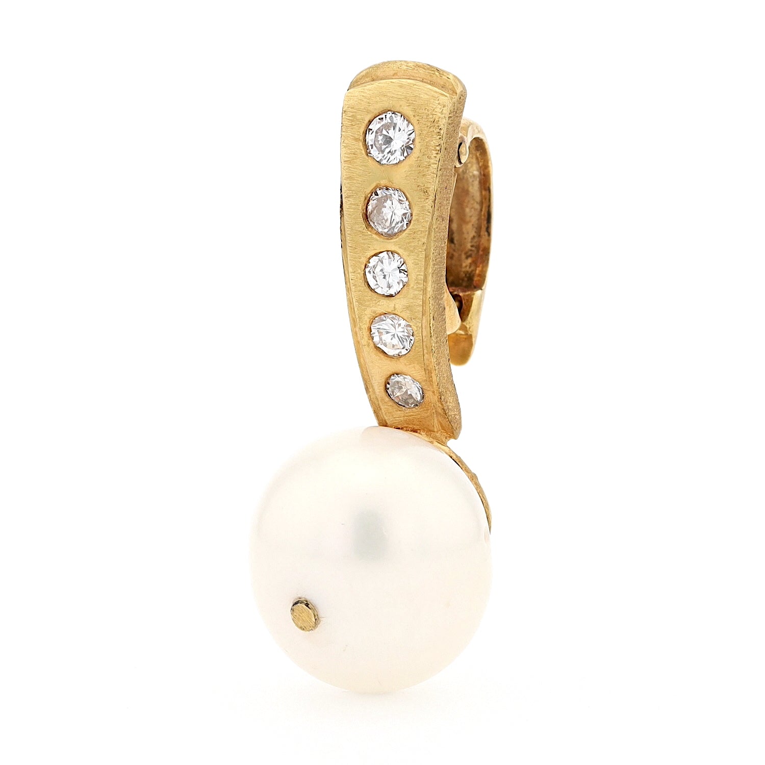 Pendant in 750 yellow gold with cultured pearl and brilliants, standing inks turned