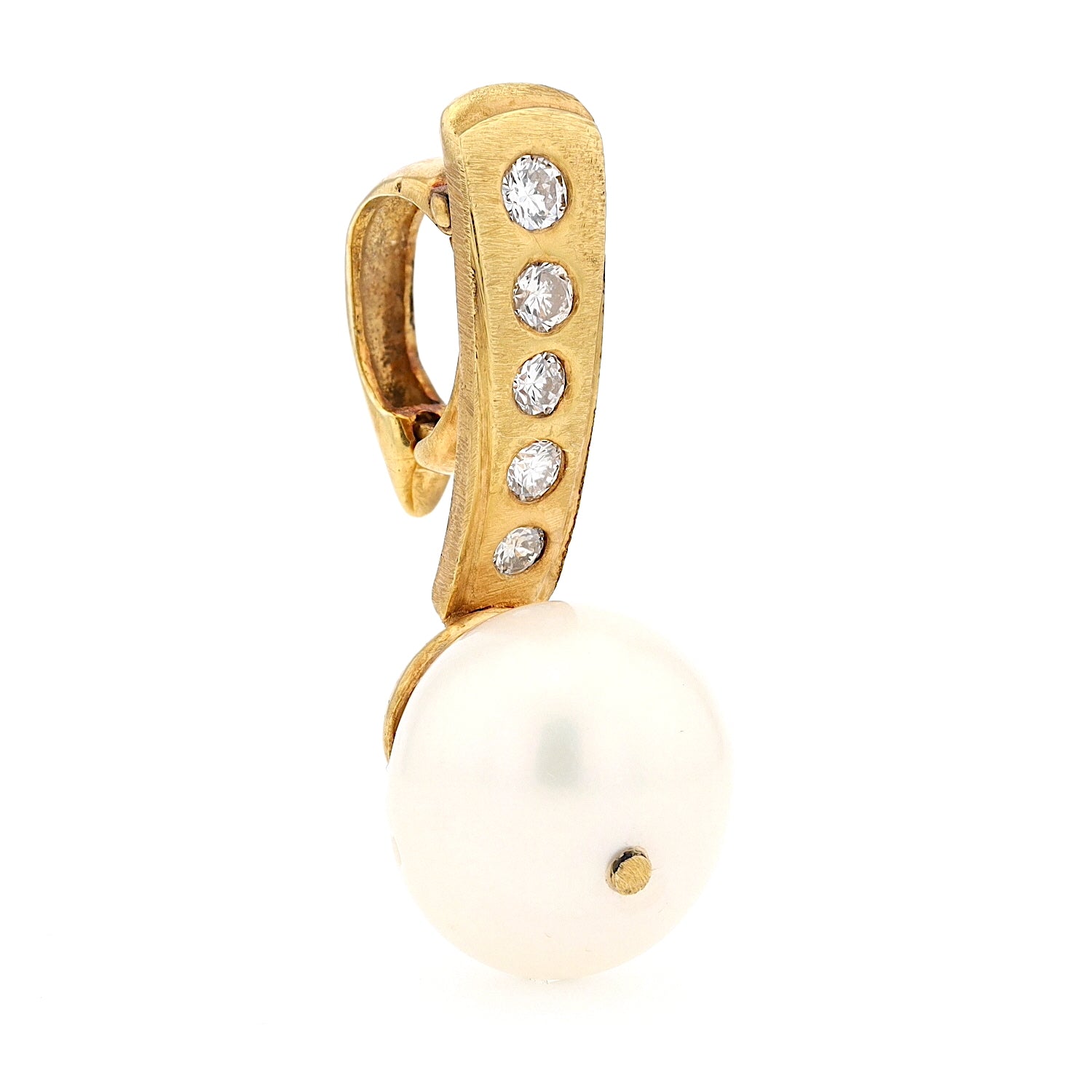 Pendant in 750 yellow gold with cultured pearl and brilliants, standing turned to the right