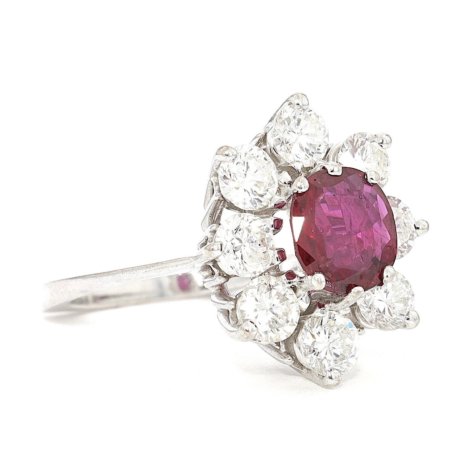 Ring in 750 white gold with a Ruby, approx. 1.1 ct and approx. 1.5 ct brilliants, turned horizontally to the right