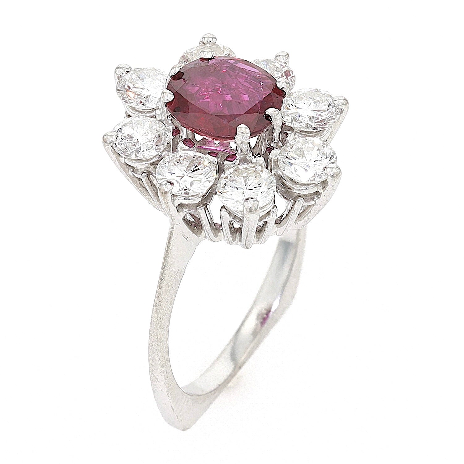 Ring in 750 white gold with a Ruby, approx. 1.1 ct and approx. 1.5 ct brilliants, standing