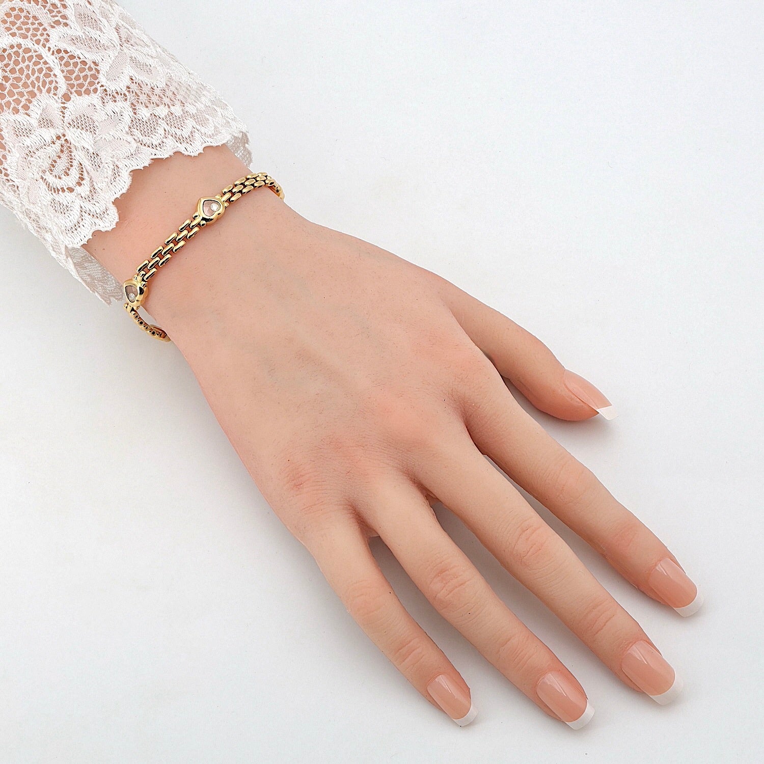 Chopard Happy Diamonds bracelet in 750 gold, on the arm