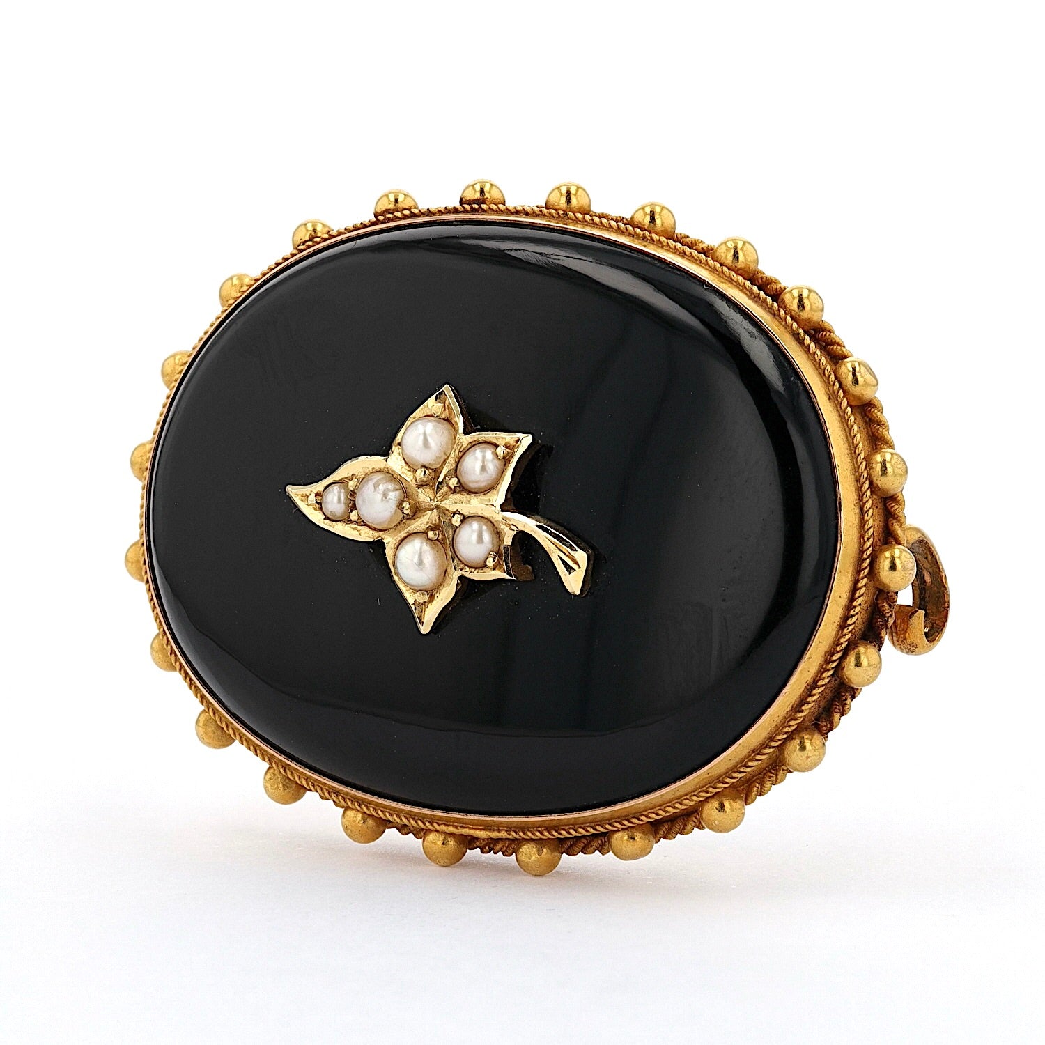 Victorian brooch in 9 ct yellow gold with onyx and seed pearls, turned horizontally to the left