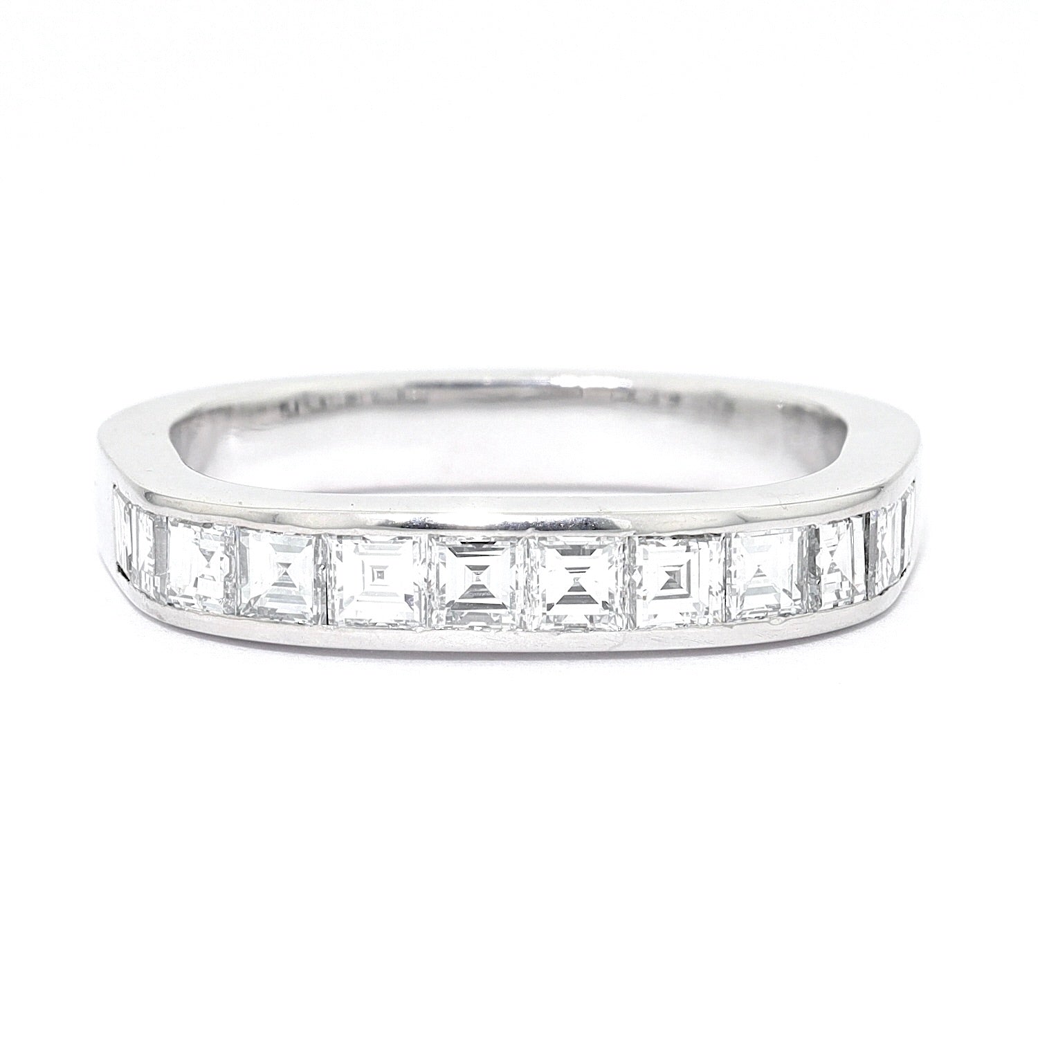 Ring in 750 white gold with diamonds, total approx. 1.2 ct, lying frontal