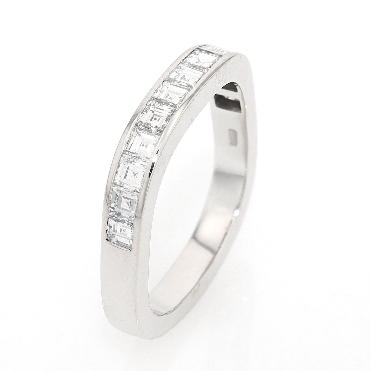 Ring in 750 white gold with diamonds, total approx. 1.2 ct, standing