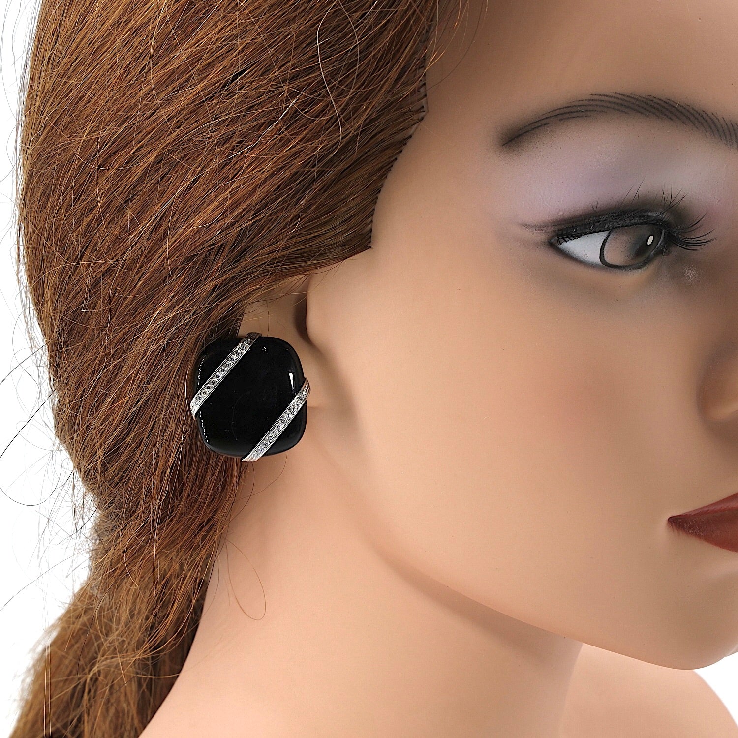 Ear clips in 750 white gold with a large onyx and brilliants, individually on the ear