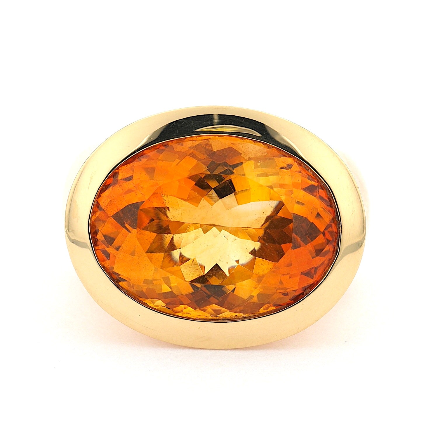 Ring in 750 yellow gold with a citrine approx. 13 ct, lying frontally