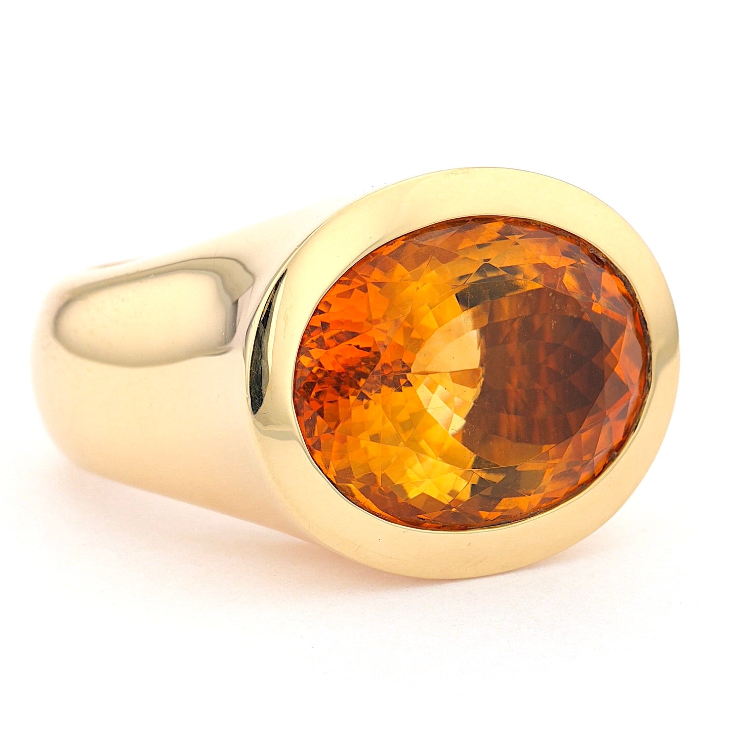 Ring in 750 yellow gold with a citrine approx. 13 ct, turned horizontally to the right