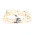 Bracelet with cultured pearls. The lock is crafted in 333 white gold with sapphires, lying frontally