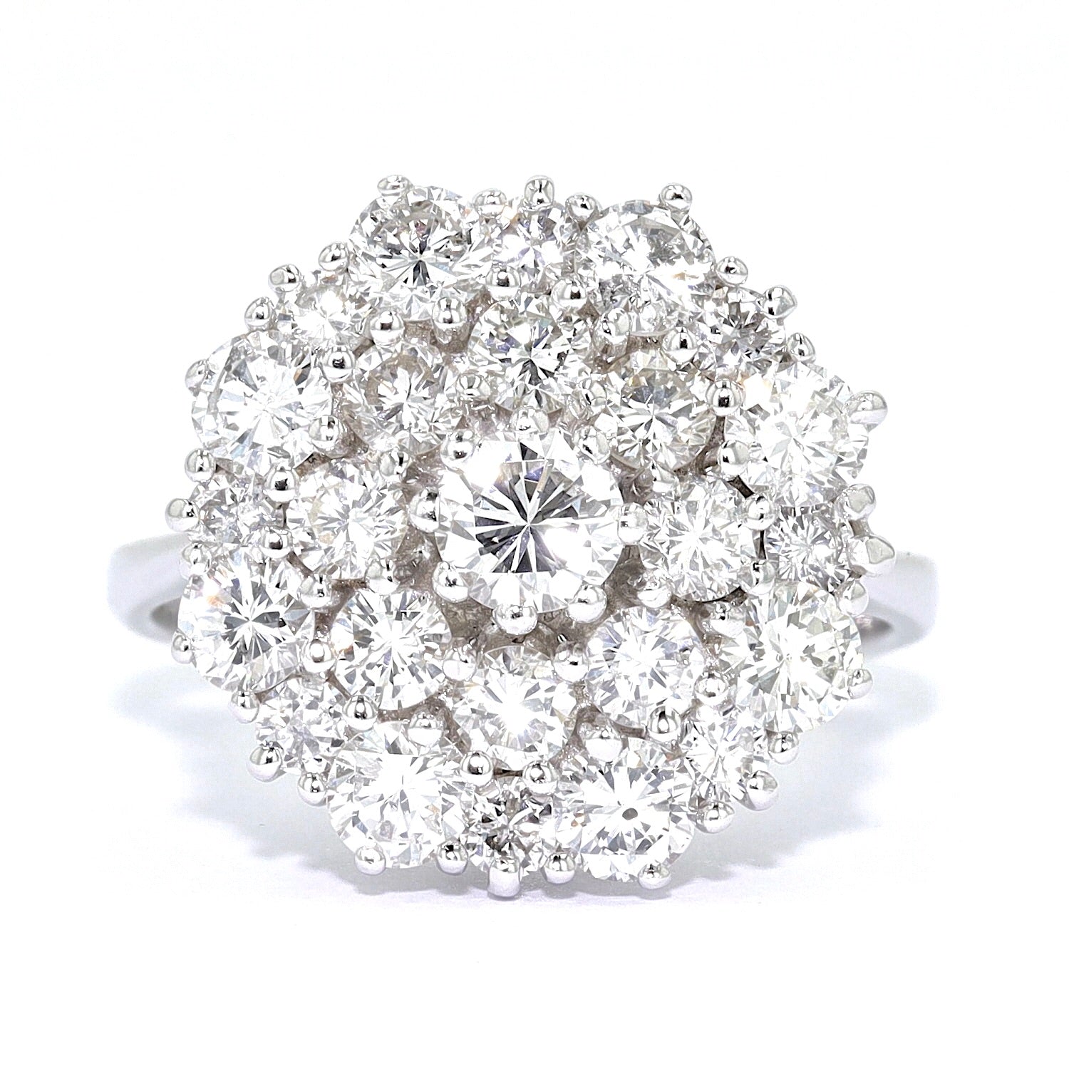 Ring in 750 white gold with a total of approx. 2.0 ct brilliants, lying frontally