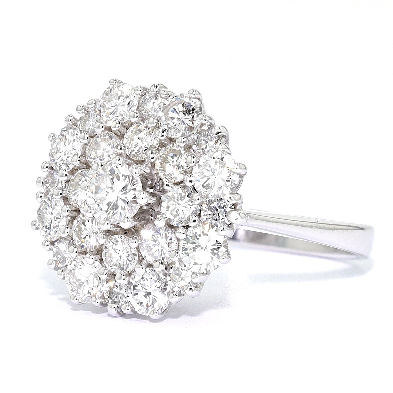 Ring in 750 white gold with a total of approx. 2.0 ct brilliants, turned horizontally to the left