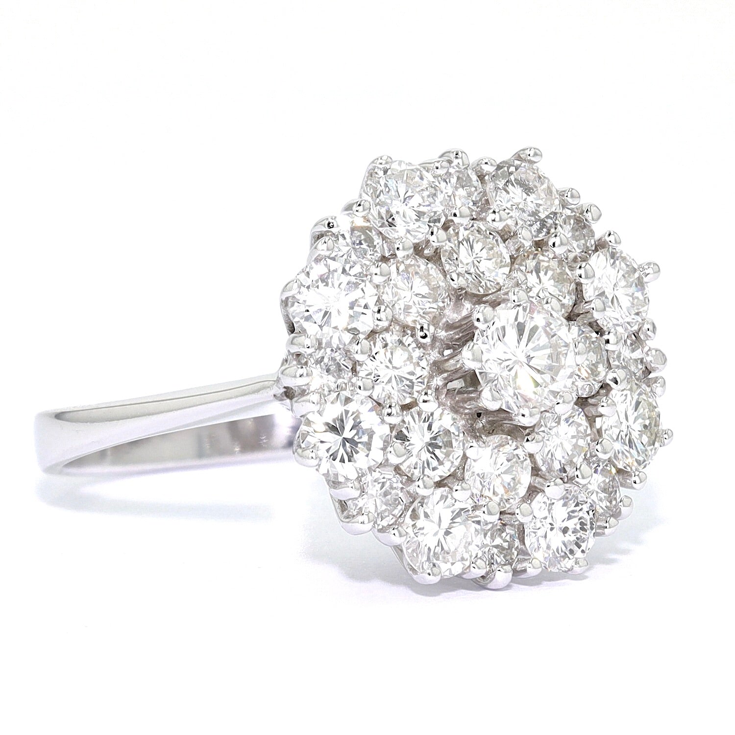 Ring in 750 white gold with a total of approx. 2.0 ct brilliants, turned horizontally to the right