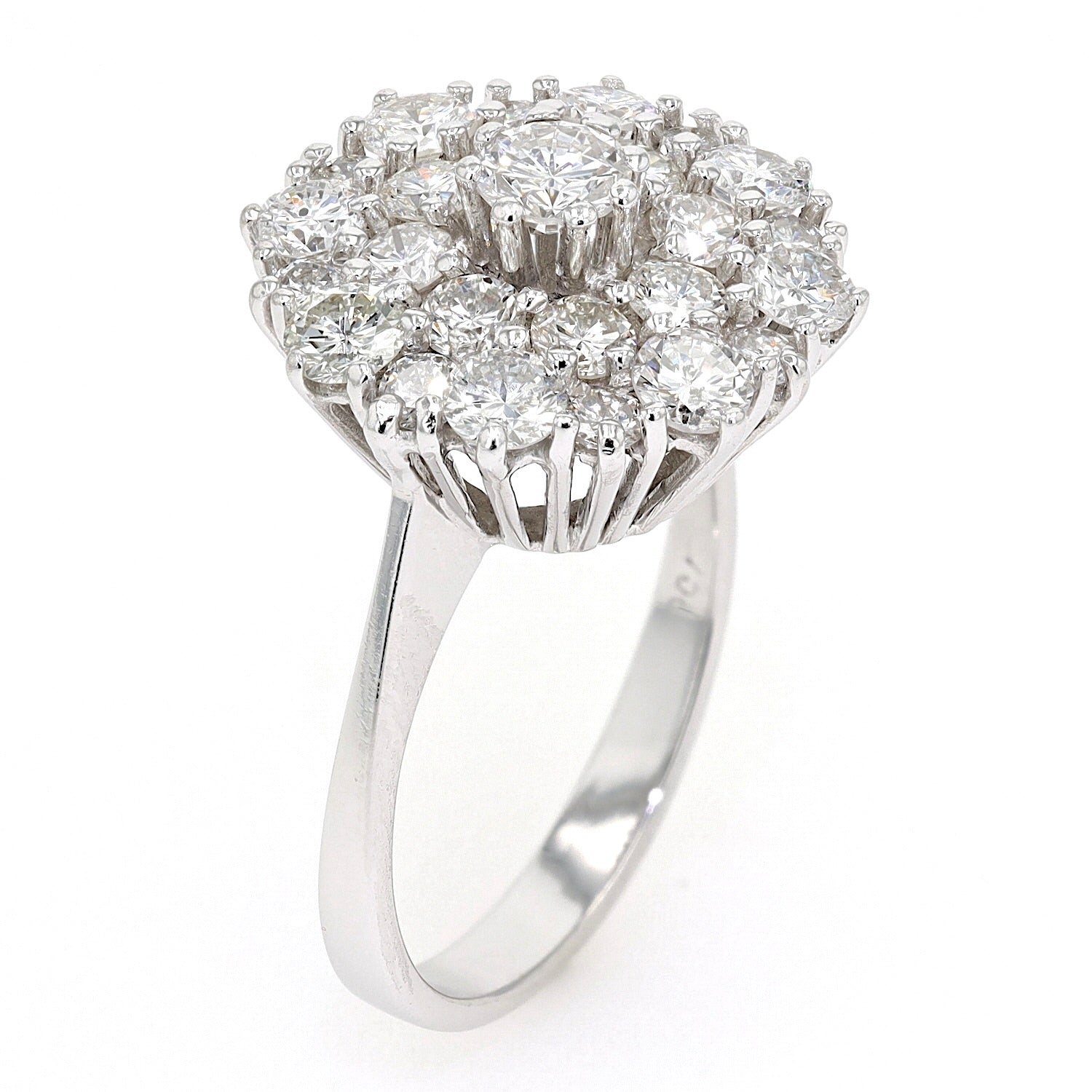 Ring in 750 white gold with a total of approx. 2.0 ct brilliants, standing