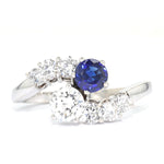 Toi et Moi ring in 750 white gold with brilliants and a sapphire, lying frontally