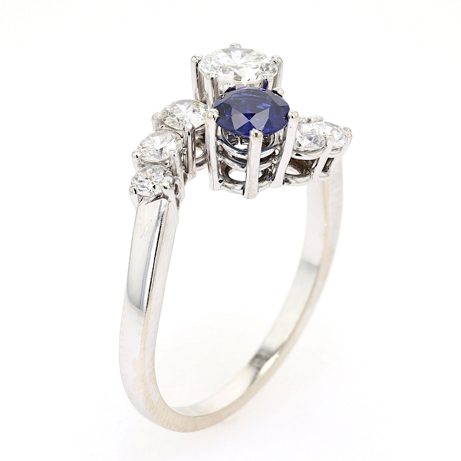 Toi et Moi ring in 750 white gold with brilliants and a sapphire, standing