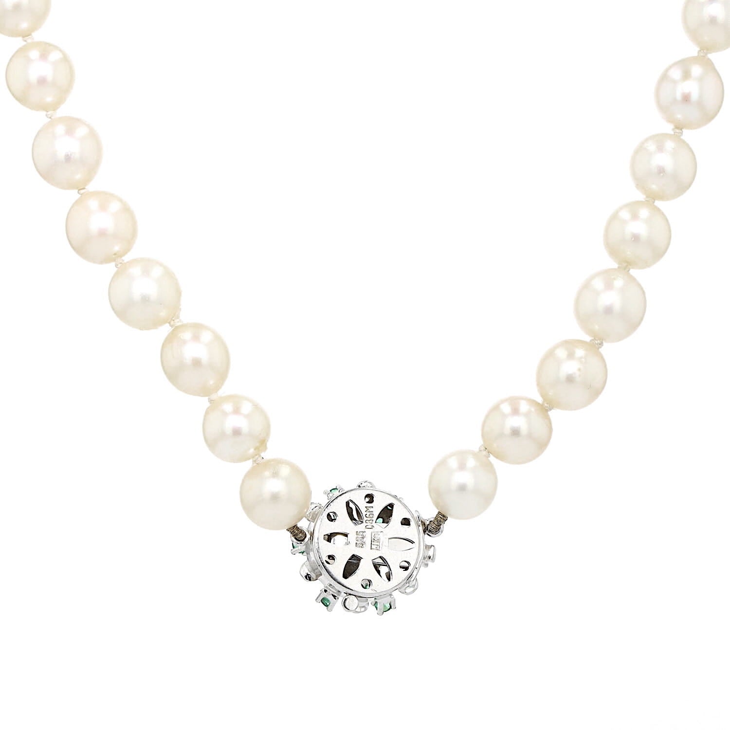 Akoya cultured pearl necklace with a 585 white gold clasp with diamonds and emeralds, hanging back