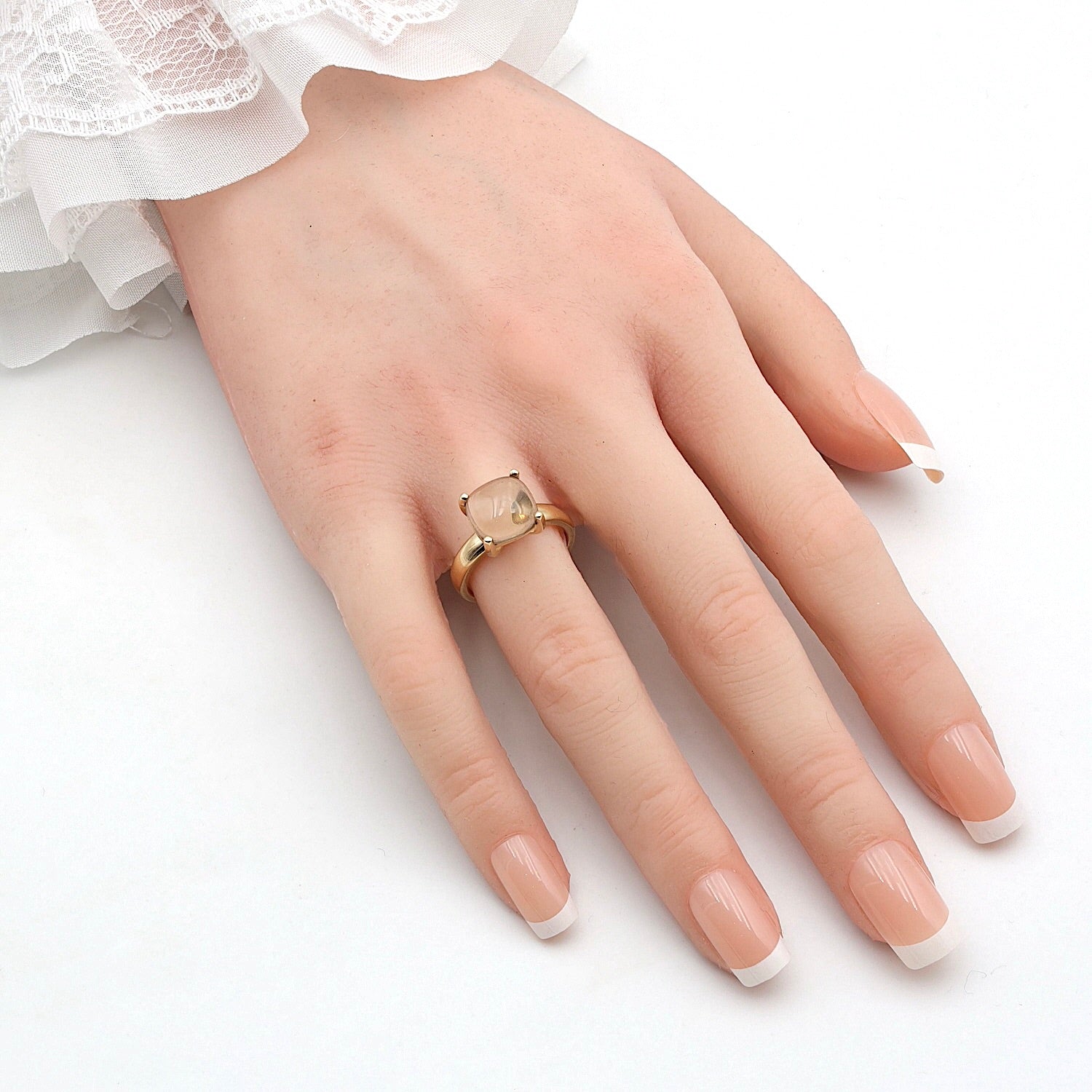 Toni Gard ring in 585 yellow gold with a citrine, on the hand