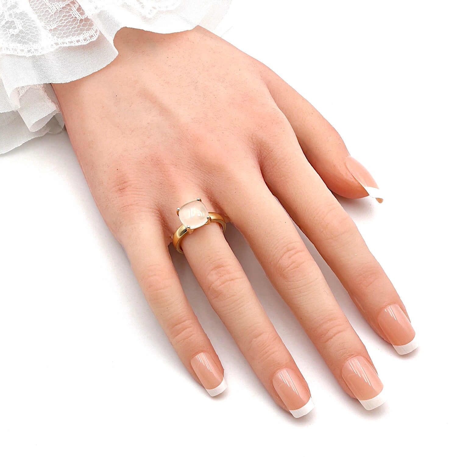 Toni Gard ring in 585 yellow gold with a rock crystal, on the hand