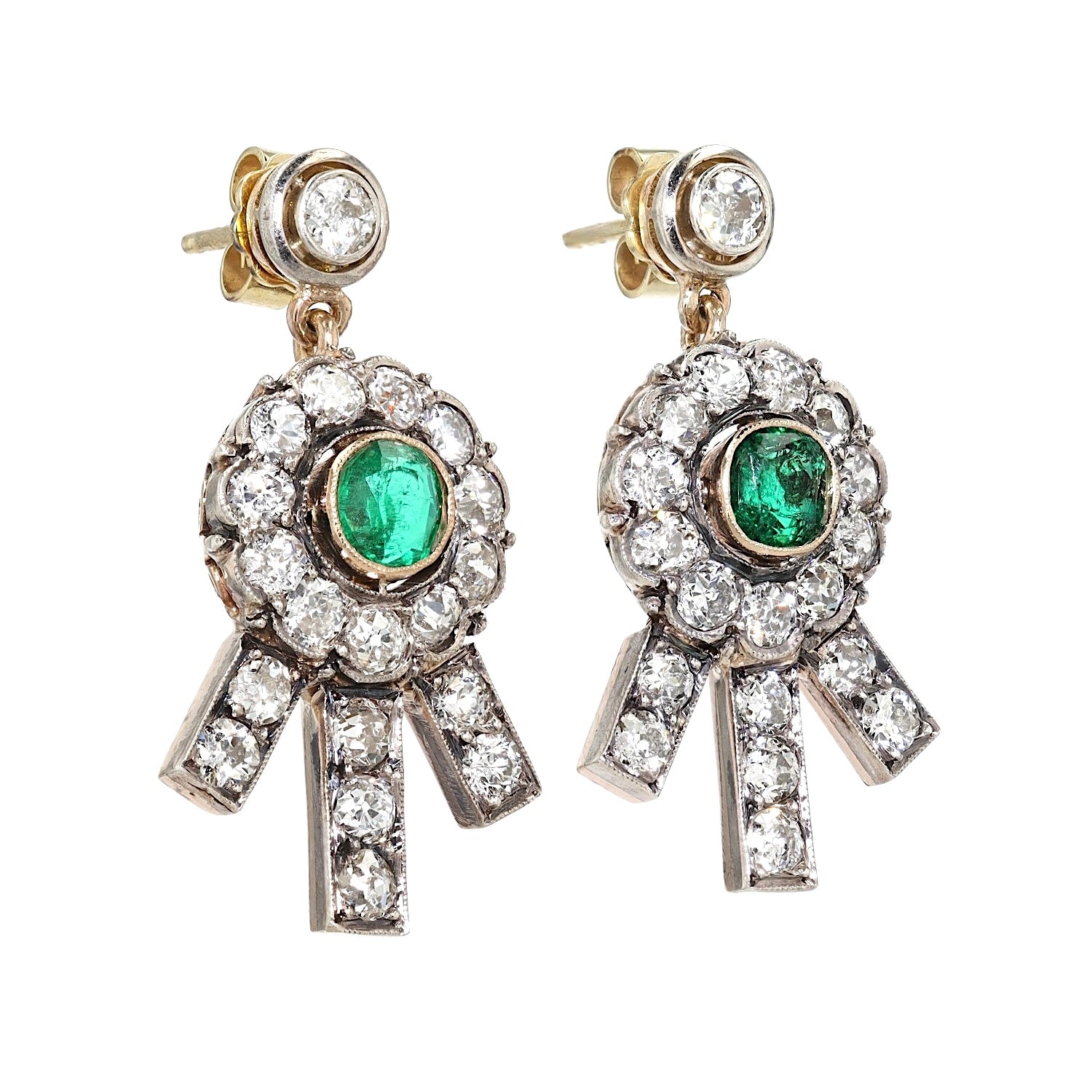 Pair of earrings from around 1900 in 9 ct yellow gold and silver with diamonds and emeralds, hanging turned to the right