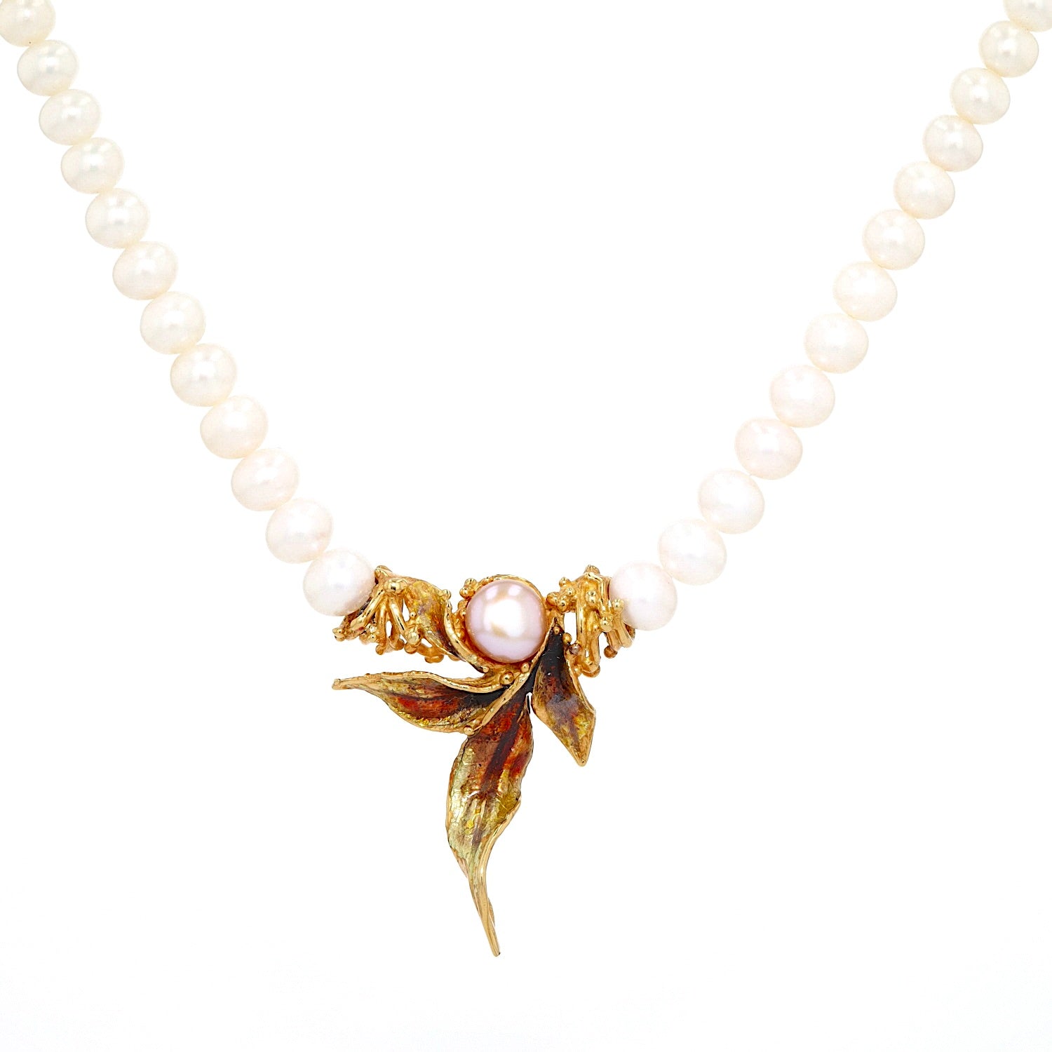 Ehinger black cultured pearl necklace with 750 gold and enamel, hanging frontal