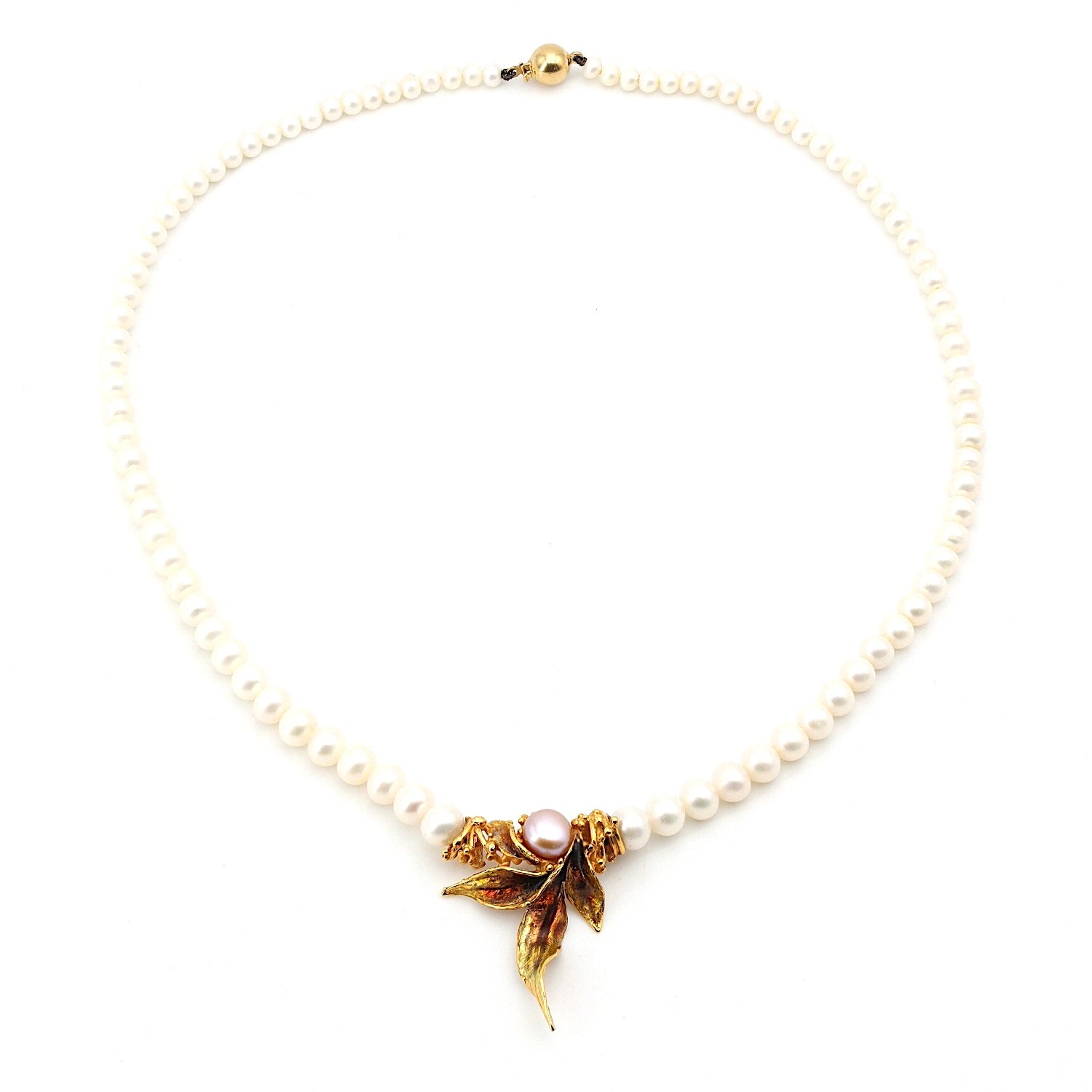 Ehinger Schwarz cultured pearl necklace with 750 gold and enamel, horizontal top view