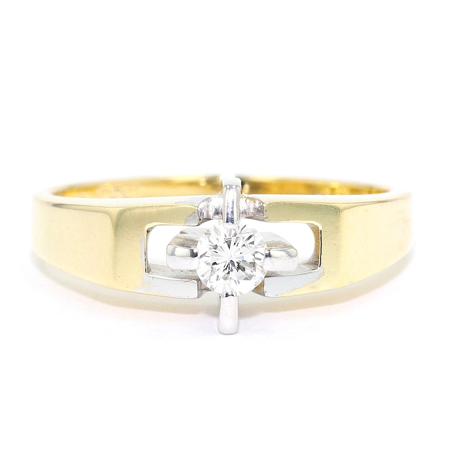 Ring in 585 gold bicolor with a brilliants approx. 0.15 ct, lying frontally