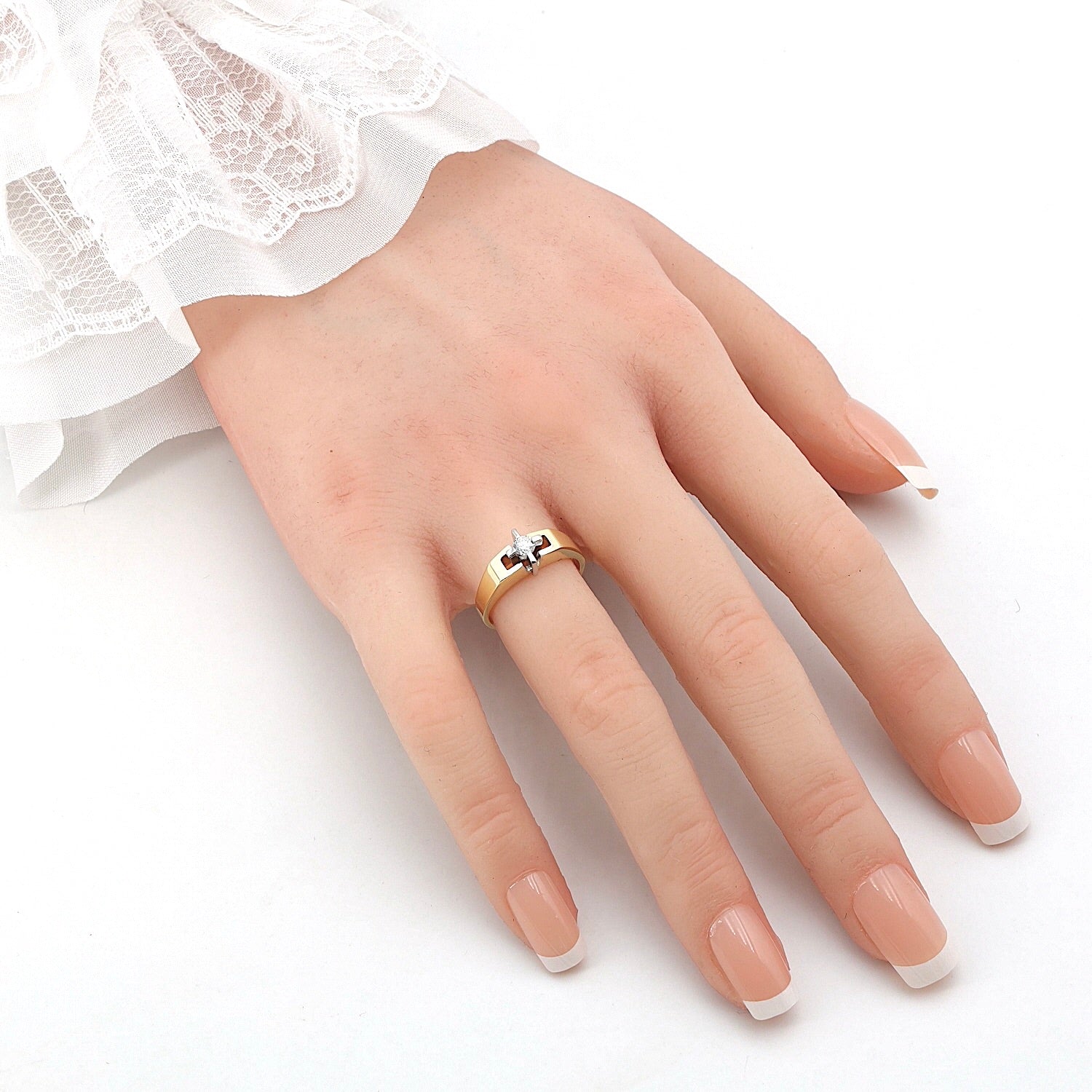 Ring in 585 gold bicolor with a brilliants approx. 0.15 ct, on the hand