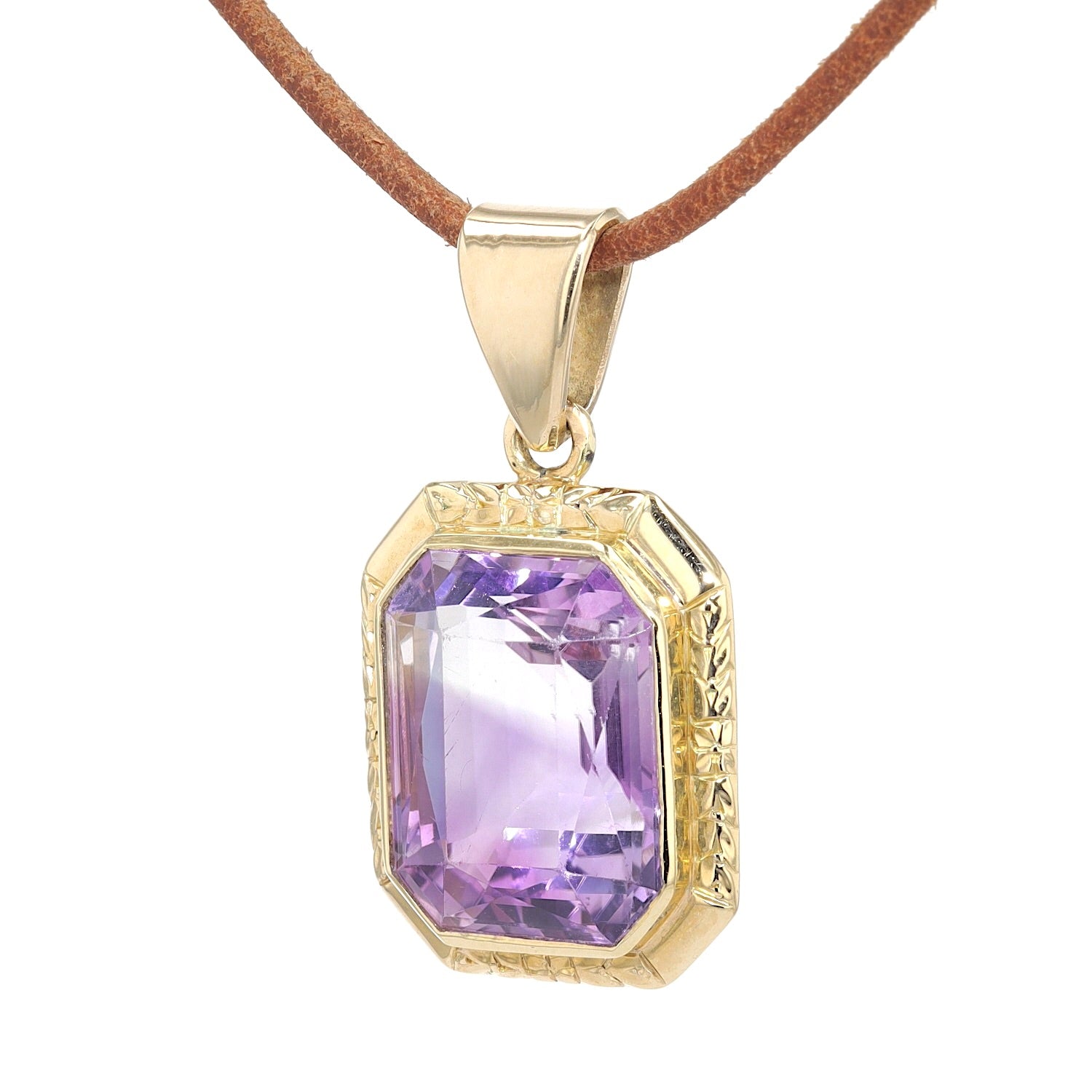 Vintage pendant in 585 yellow gold with an amethyst, hanging, turned to the left