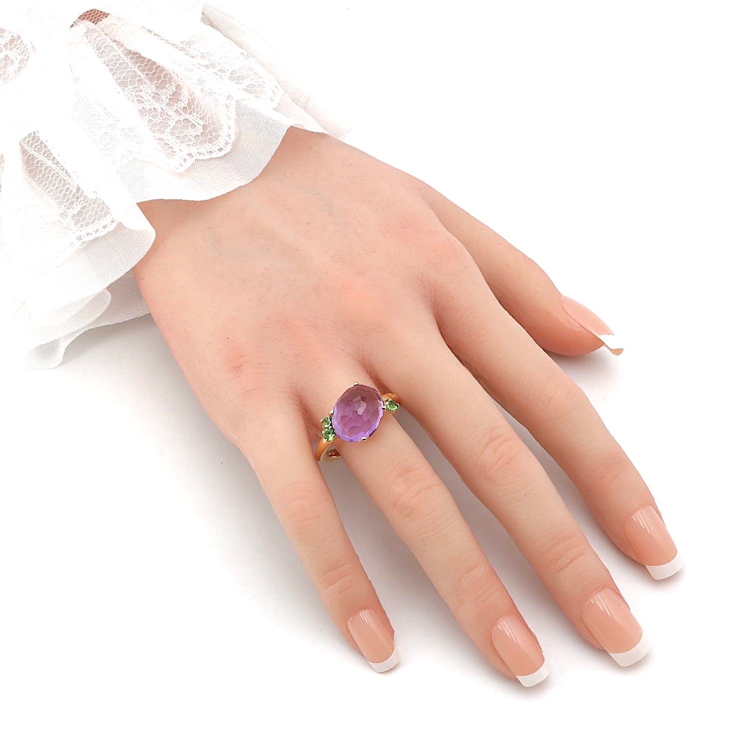 Pomellato ring in 750 rose gold with an amethyst and tsavorite, on the hand