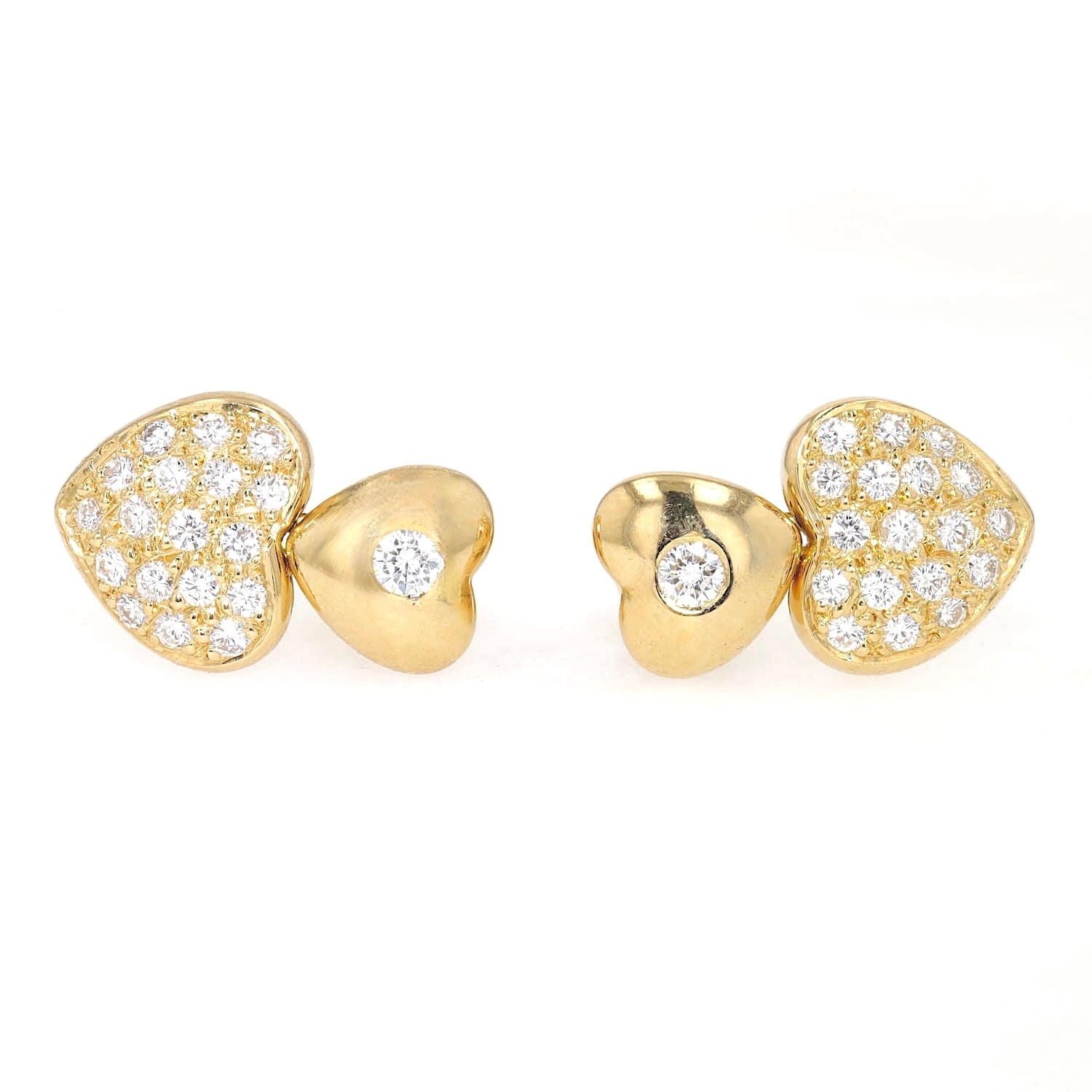 Pair of earrings in 750 yellow gold with approx. 0.66 ct brilliants, lying frontal