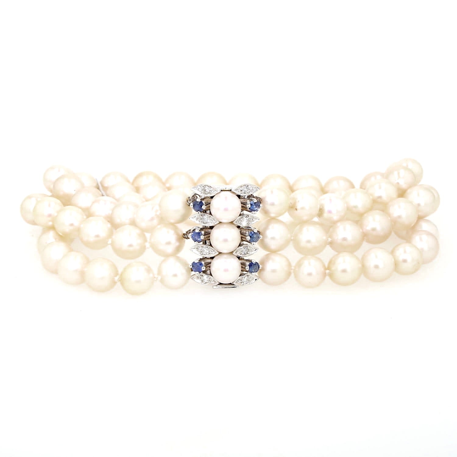 Vintage bracelet with Akoya cultured pearls, lock and bars in 585 white gold, diamonds and sapphires, horizontally closed with frontal lock