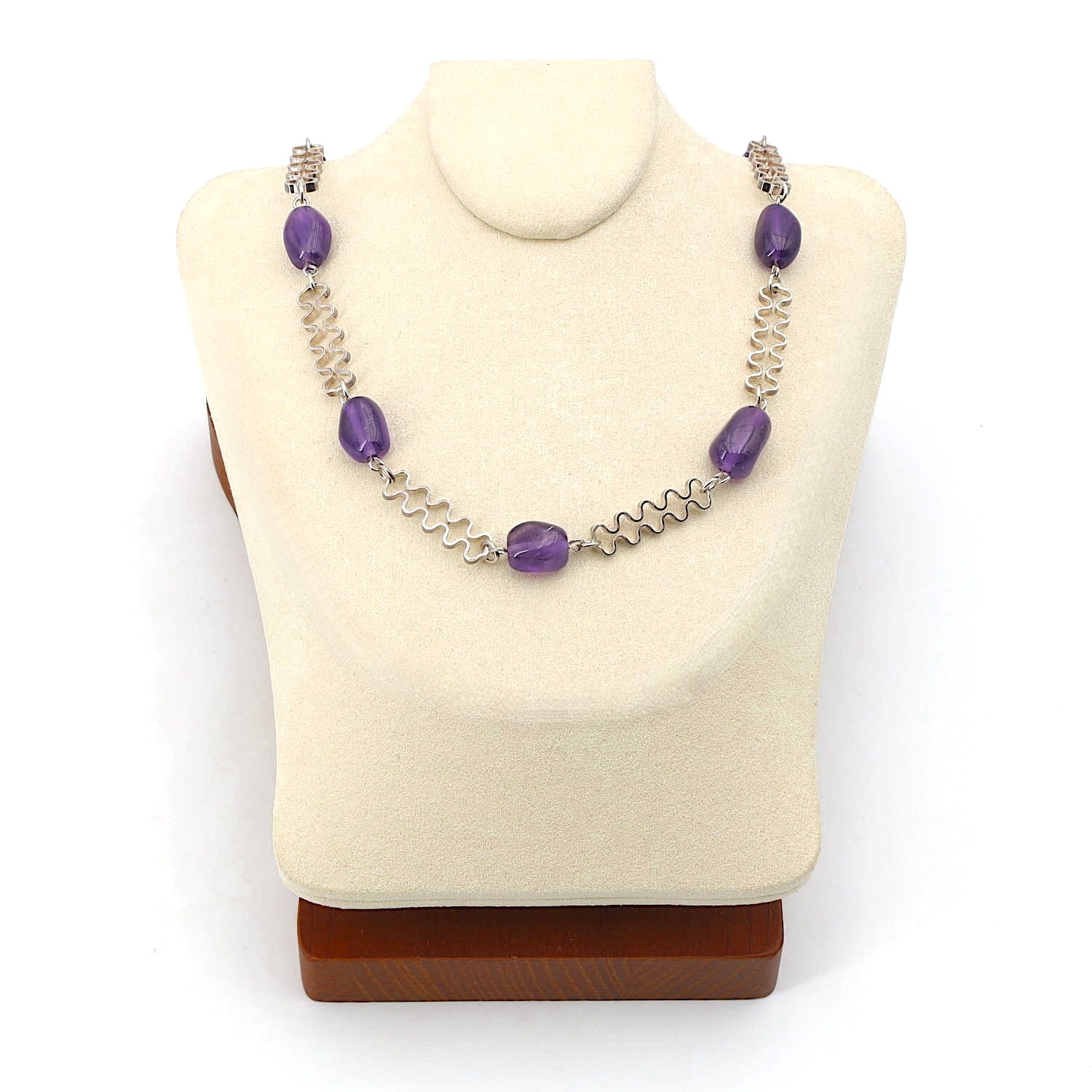 Necklace in 835 silver with amethysts, on the bust