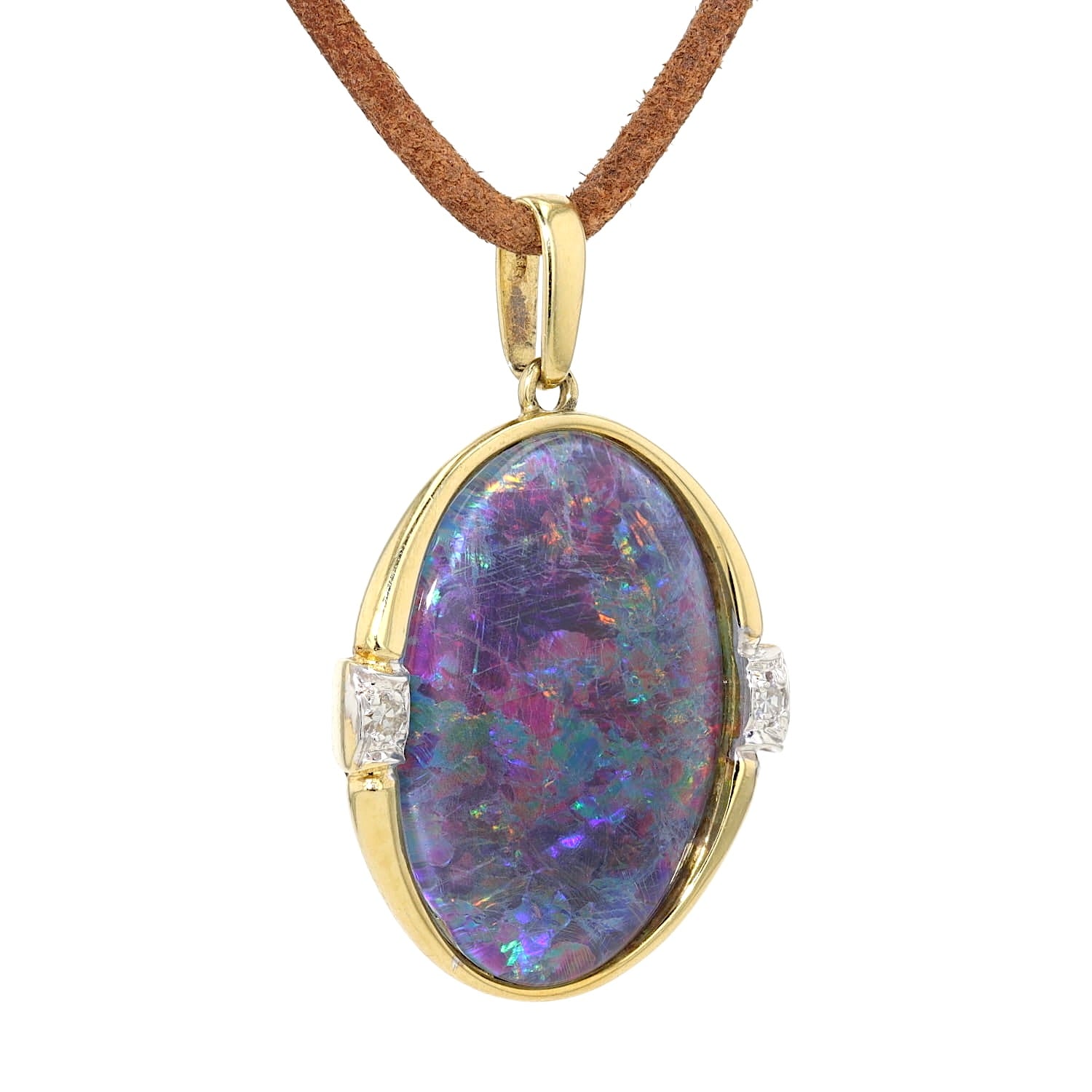 Pendant in 585 yellow gold with an opal triplet and diamonds, hanging turned to the right