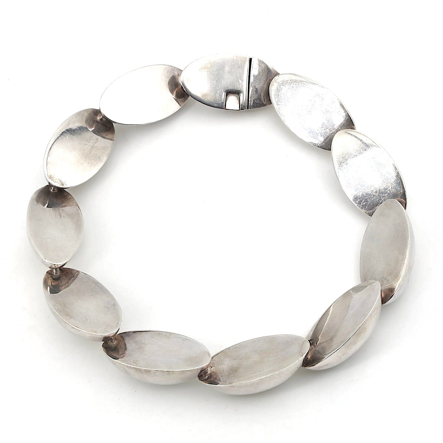 Pomellato necklace in 925 silver, horizontal Top view from behind