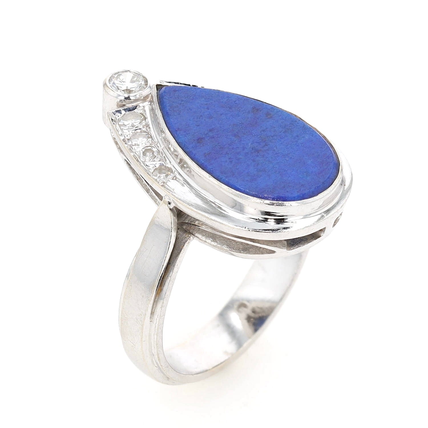 Vintage ring in 585 white gold with a lapis lazuli, brilliants and diamonds, standing top view